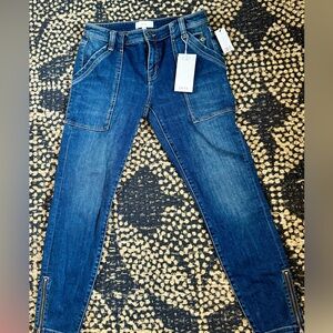 Joie size 28 zip ankle jeans! Modern look great wash!